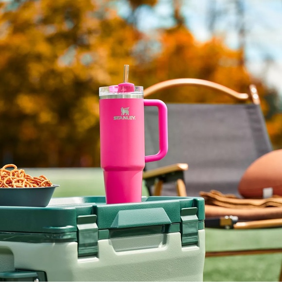 🎉LAST PIECE🎉 Stanley 30 oz. Quencher H2.0 FlowState Tumbler Camelia - Picture 4 of 14